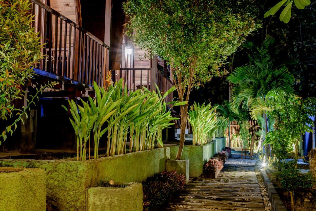 The Granyam Garden Cottage Batununggul Bagian luar foto
